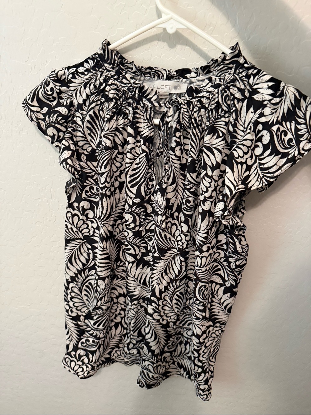 LOFT Black and White Floral Flutter Sleeve Blouse